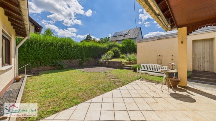 RUHE UND RAUM IN METTLACH - BARRIEREFREIER BUNGALOW MIT SOLARANLAGE IN TOLLER LAGE