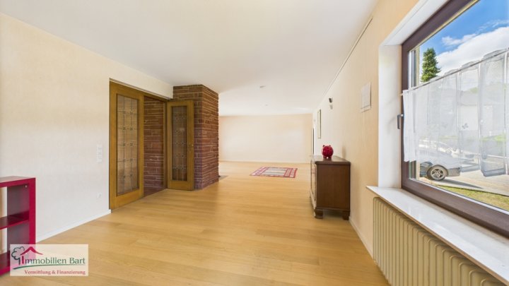 RUHE UND RAUM IN METTLACH - BARRIEREFREIER BUNGALOW MIT SOLARANLAGE IN TOLLER LAGE