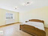 Schlafzimmer mit angrenzendem Bad OG
