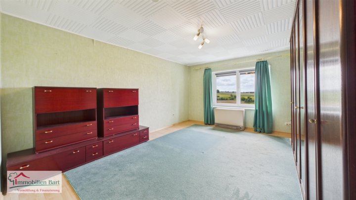 FREUDENBURG: WOHNHAUS MIT ELW UND GROßER GARAGE