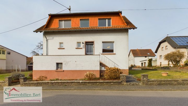 ZENTRAL UND RUHIG: 164 M² WOHNHAUS MIT POTENZIAL!
