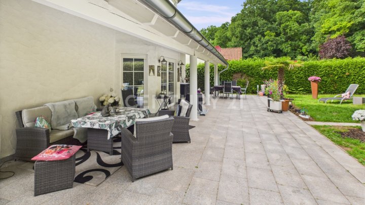 Stilvolle Villa mit Galerie in Schiffweiler – Wohnen auf höchstem Niveau