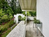Seitlicher Übergang vom Garten zum frontbalkon