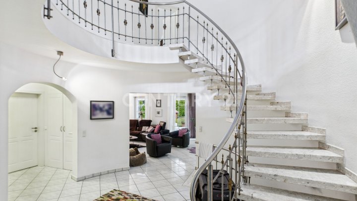 Stilvolle Villa mit Galerie in Schiffweiler – Wohnen auf höchstem Niveau