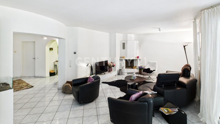 Stilvolle Villa mit Galerie in Schiffweiler – Wohnen auf höchstem Niveau