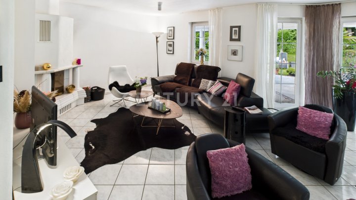 Stilvolle Villa mit Galerie in Schiffweiler – Wohnen auf höchstem Niveau
