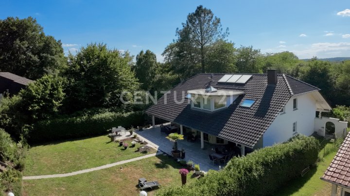 Stilvolle Villa mit Galerie in Schiffweiler – Wohnen auf höchstem Niveau
