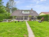 Blick auf das Haus mit Haupterrasse