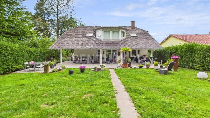 Stilvolle Villa mit Galerie in Schiffweiler – Wohnen auf höchstem Niveau