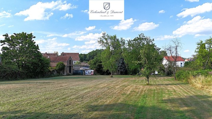 Wohn- und Geschäftshaus plus Nebengebäude und Grundstück