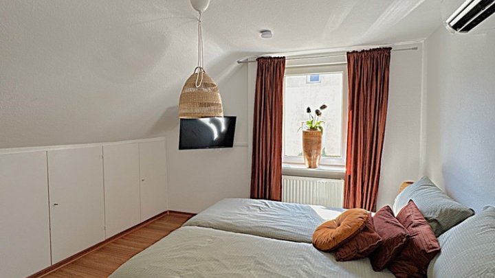 Wohn- und Geschäftshaus plus Nebengebäude und Grundstück
