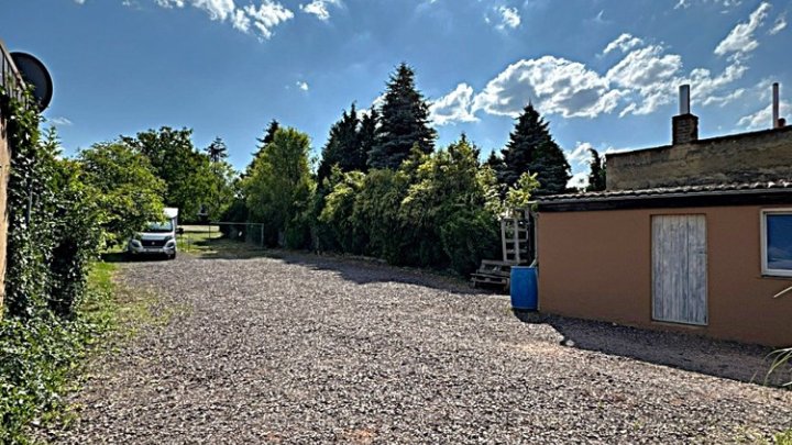 Wohn- und Geschäftshaus plus Nebengebäude und Grundstück