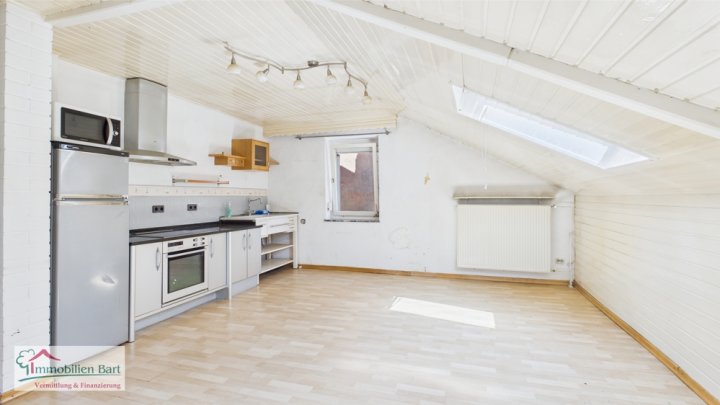 FREISTEHENDES WOHNHAUS MIT ÜBERDACHTEM BALKON UND SICHT INS GRÜNE IN FREUDENBURG!