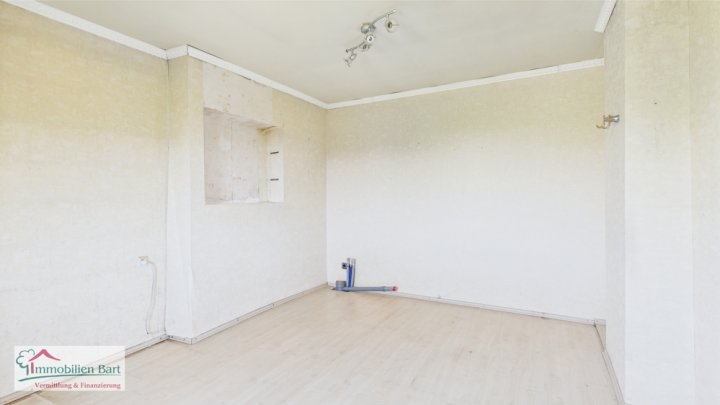 FREISTEHENDES WOHNHAUS MIT ÜBERDACHTEM BALKON UND SICHT INS GRÜNE IN FREUDENBURG!