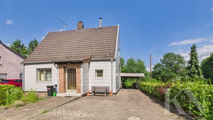 Großzügiges Einfamilienhaus mit Gartenidylle und Raum für individuelle Gestaltung