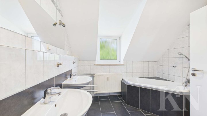 Wohnen mit Mehrwert: Doppelhaushälfte + separates Baugrundstück