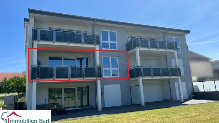 NATUR PUR! ATTRAKTIVE 106 M² OG-WOHNUNG MIT BALKON UND SICHT INS GRÜNE!