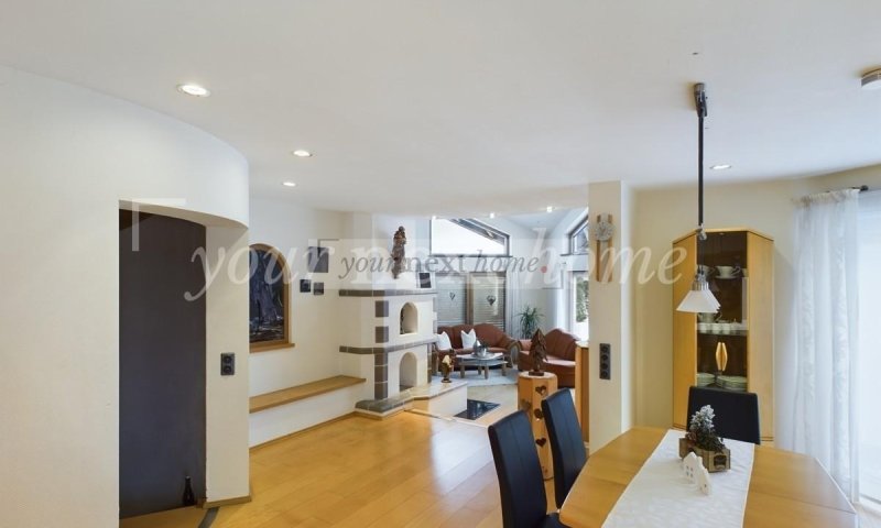 Freistehendes Einfamilienhaus mit ca. 241 m² Wohnfläche zu verkaufen