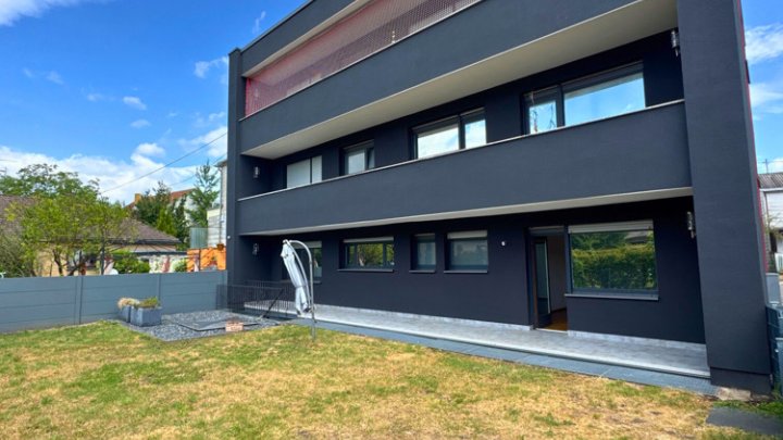 Großzügige Wohnung mit EBK, eigenem Eingang, Garten & 2 Stellplätzen