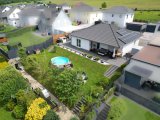 Rückansicht mit Garten und Terrasse