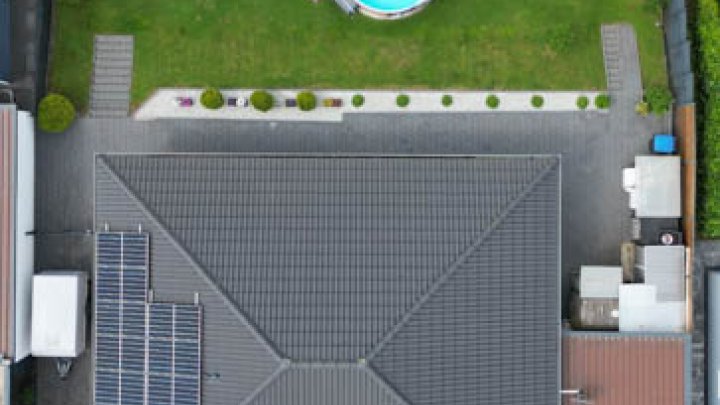 Energieeffizient und alles auf einer Ebene: Neubau-Bungalow mit unverbaubarem Fernblick
