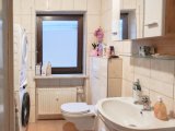 EG rechts Tagelicht-Bad mit Dusche