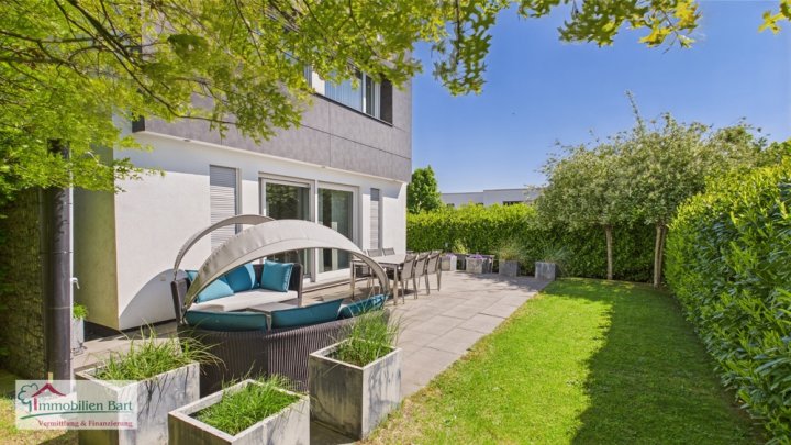 LUXURIÖSES ARCHITEKTENHAUS, MODERNES WOHNEN AUF MONT IN WINCHERINGEN