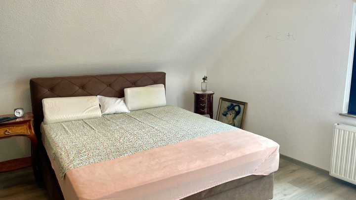 Freistehendes und saniertes Zweifamilienhaus mit Garten und Garage in Ensdorf zu verkaufen