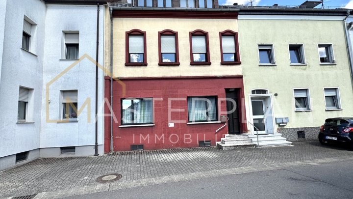 Großes Einfamilienhaus in Roden zur Miete