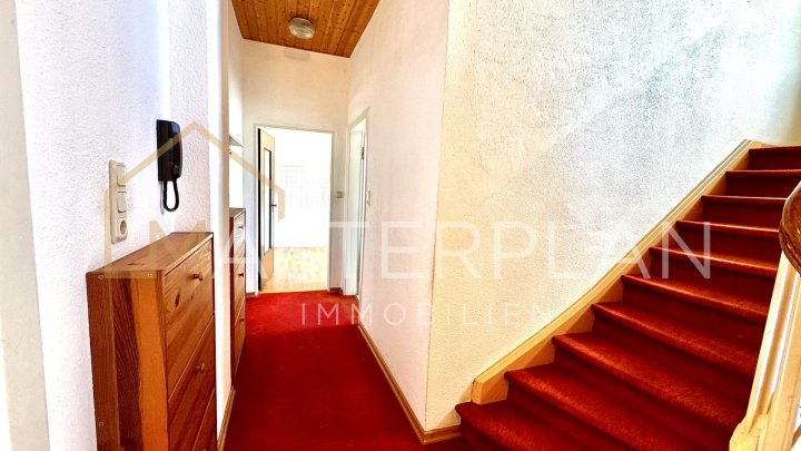 Großes Einfamilienhaus in Roden zur Miete