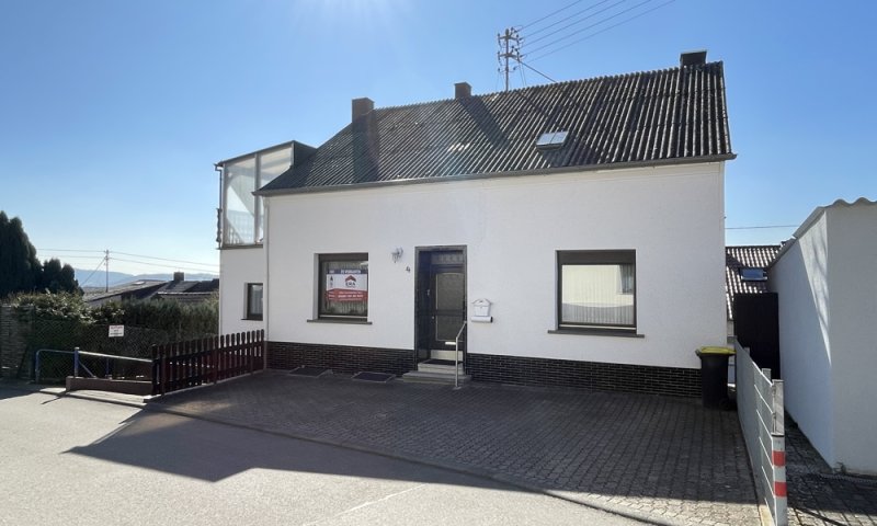Einfamilienhaus mit schönem Garten – ruhig gelegen mit Stellplatz