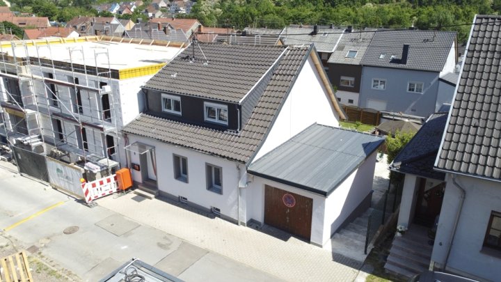 Saniertes Einfamilienhaus mit Einliegerwohnung und zusätzlichem Grundstück in ruhiger Lage von Quierschied