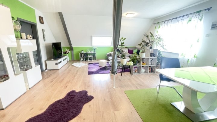 Attraktives Büro- und Wohngebäude mit PV-Anlage, Lagerhalle & großzügiger Freifläche