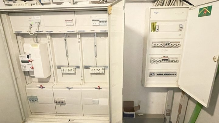 Attraktives Büro- und Wohngebäude mit PV-Anlage, Lagerhalle & großzügiger Freifläche