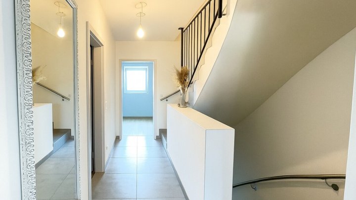 Neuwertiges Reihenhaus mit Garage und Stellplatz in Grenznähe  L-REMICH