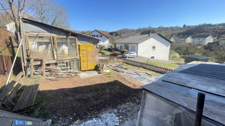 Einfamilienhaus mit Garten, Garage und Stellplatz – Viel Potenzial für Ihre Ideen