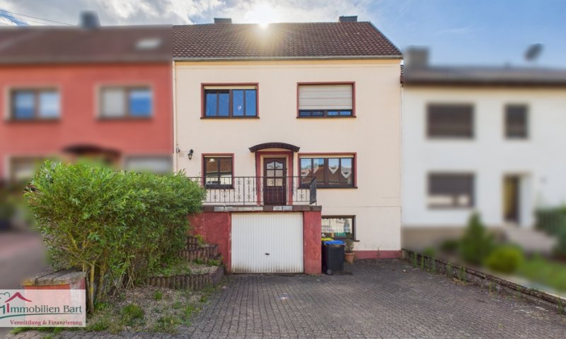 REIMSBACH: GEPFLEGTES WOHNHAUS MIT 2 WOHNUNGEN