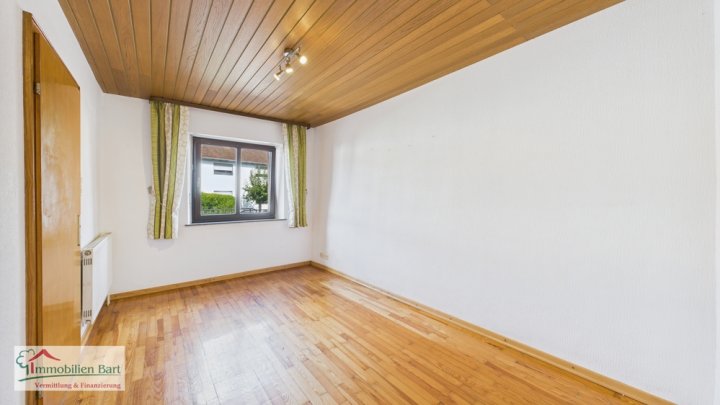 REIMSBACH: GEPFLEGTES WOHNHAUS MIT 2 WOHNUNGEN