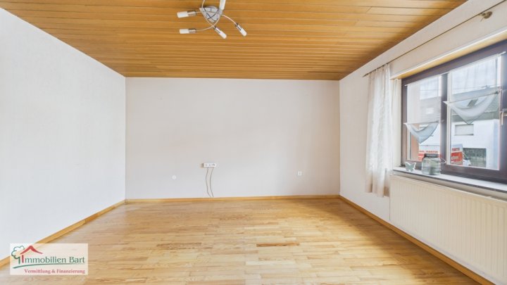 REIMSBACH: GEPFLEGTES WOHNHAUS MIT 2 WOHNUNGEN