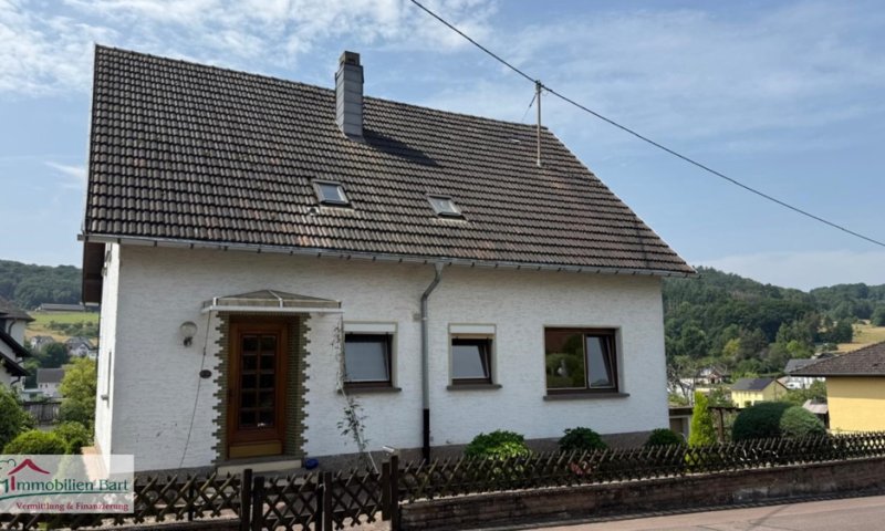 TABEN-RODT: WOHNHAUS MIT WEITBLICK AUF 10 AR GRUNDSTÜCK!