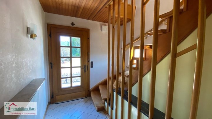 TABEN-RODT: WOHNHAUS MIT WEITBLICK AUF 10 AR GRUNDSTÜCK!