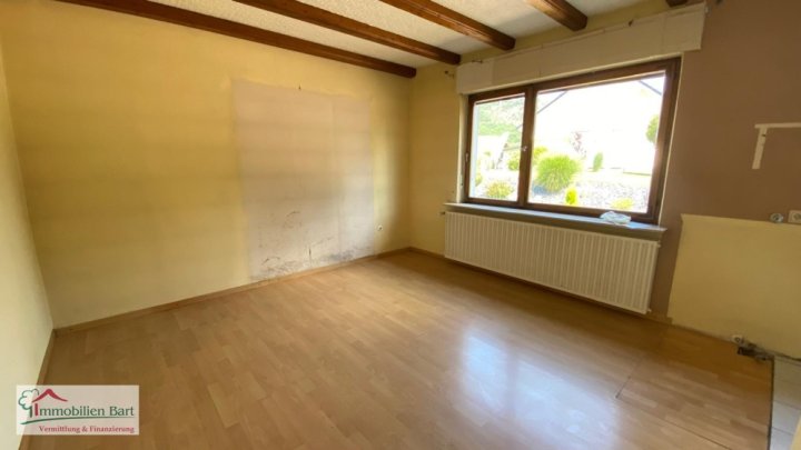 TABEN-RODT: WOHNHAUS MIT WEITBLICK AUF 10 AR GRUNDSTÜCK!