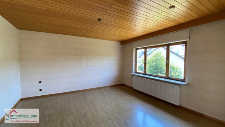 TABEN-RODT: WOHNHAUS MIT WEITBLICK AUF 10 AR GRUNDSTÜCK!