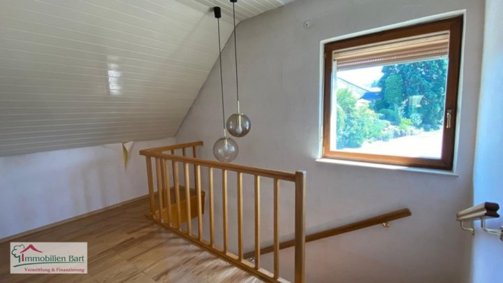 TABEN-RODT: WOHNHAUS MIT WEITBLICK AUF 10 AR GRUNDSTÜCK!