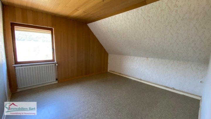 TABEN-RODT: WOHNHAUS MIT WEITBLICK AUF 10 AR GRUNDSTÜCK!