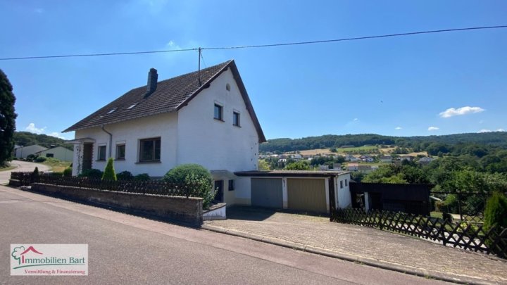 TABEN-RODT: WOHNHAUS MIT WEITBLICK AUF 10 AR GRUNDSTÜCK!