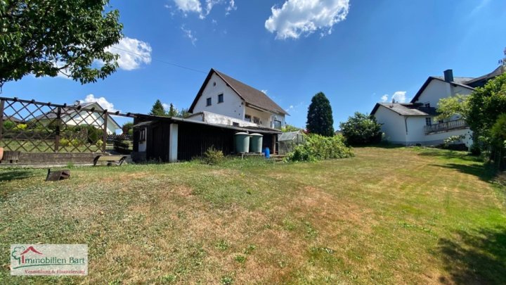 TABEN-RODT: WOHNHAUS MIT WEITBLICK AUF 10 AR GRUNDSTÜCK!