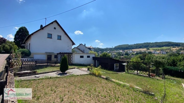 TABEN-RODT: WOHNHAUS MIT WEITBLICK AUF 10 AR GRUNDSTÜCK!