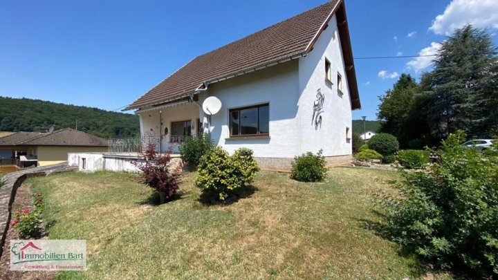 TABEN-RODT: WOHNHAUS MIT WEITBLICK AUF 10 AR GRUNDSTÜCK!