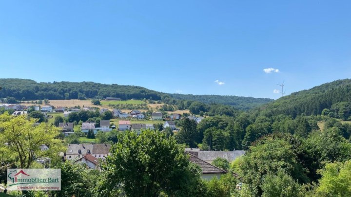 TABEN-RODT: WOHNHAUS MIT WEITBLICK AUF 10 AR GRUNDSTÜCK!